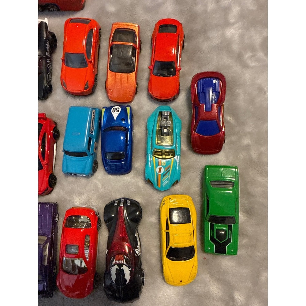 Lot of 33 Hot Wheels Die Cast Cars Mixed Vehicles Cars‎ Planes Bus - Picture 5 of 10